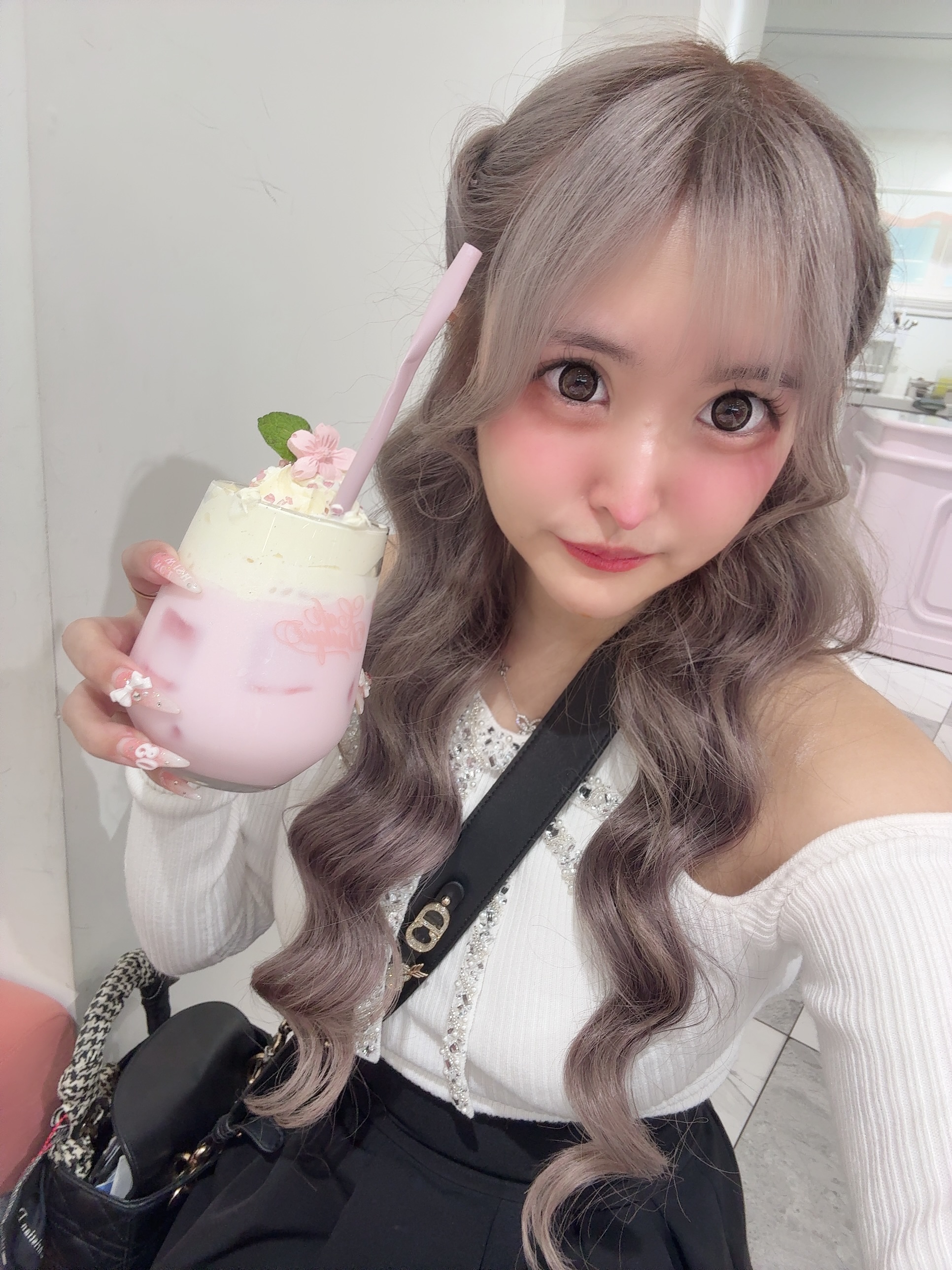 あいな